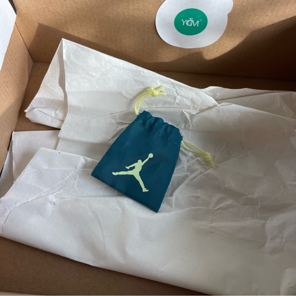 Jordan 1 Mid SE Size 13 5 Little Boy Cacao Wow - Picture 9 of 10